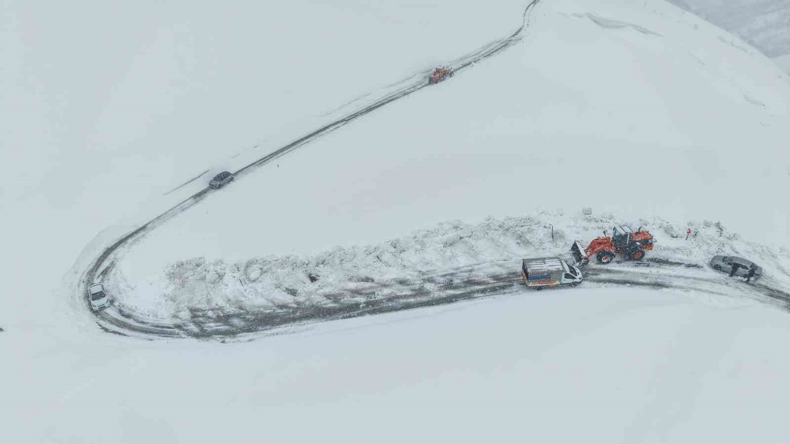 Muş’ta kar ve tipi: Mahsur kalan 50 kişi kurtarıldı
