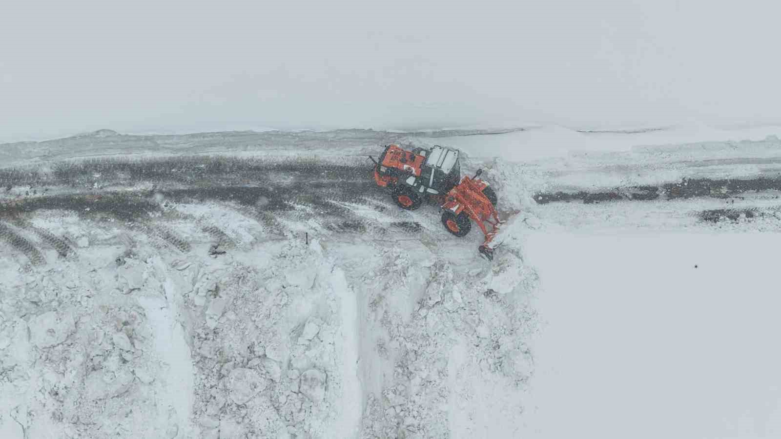 Muş’ta kar ve tipi: Mahsur kalan 50 kişi kurtarıldı

