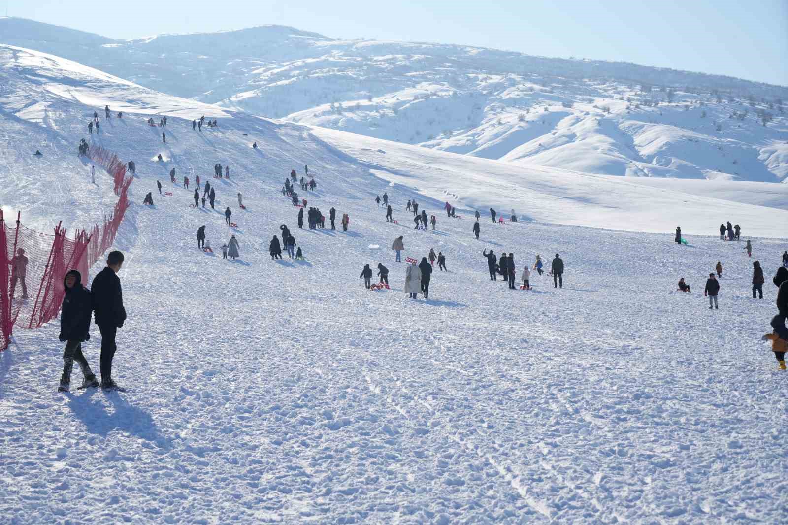 Muş’ta kayak sezonu açıldı
