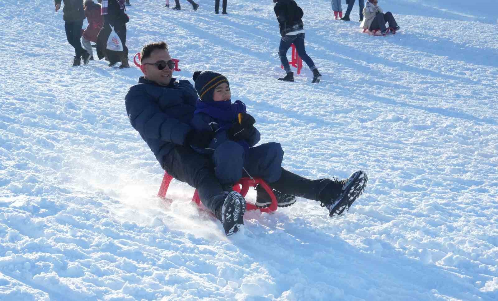 Muş’ta kayak sezonu açıldı
