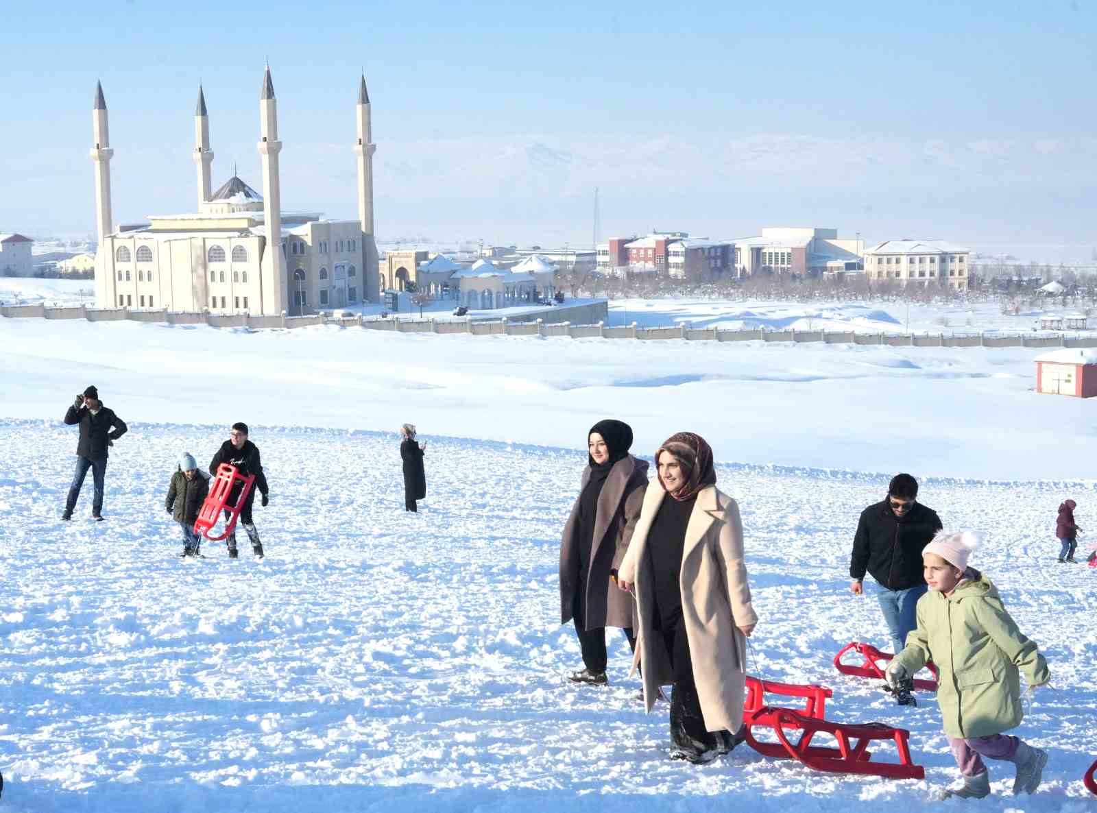 Muş’ta kayak sezonu açıldı
