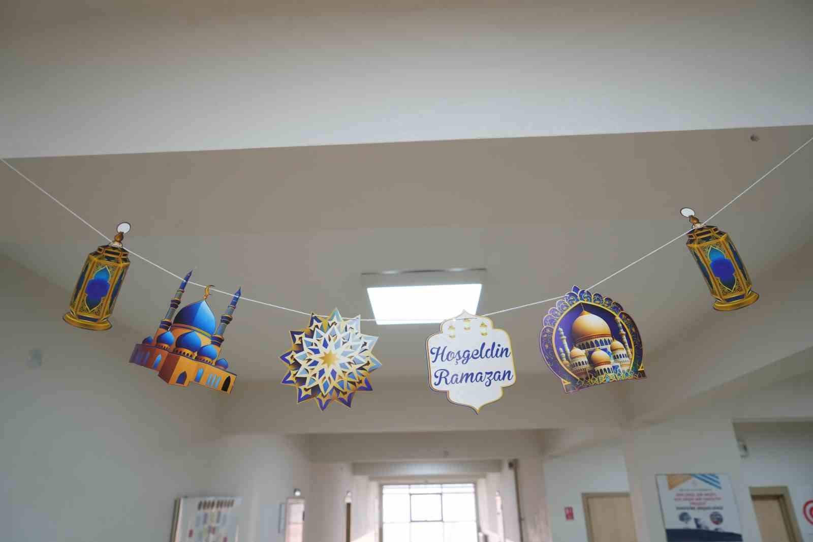 Muş’ta öğrencilerden Ramazan’a özel sınıf ve okul süslemesi
