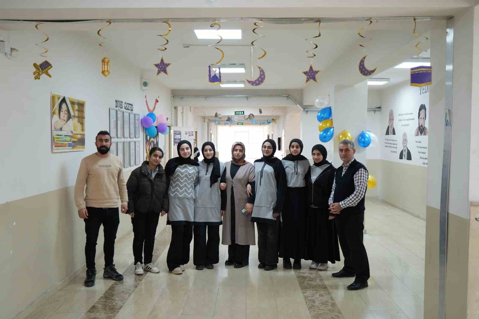 Muş’ta öğrencilerden Ramazan’a özel sınıf ve okul süslemesi
