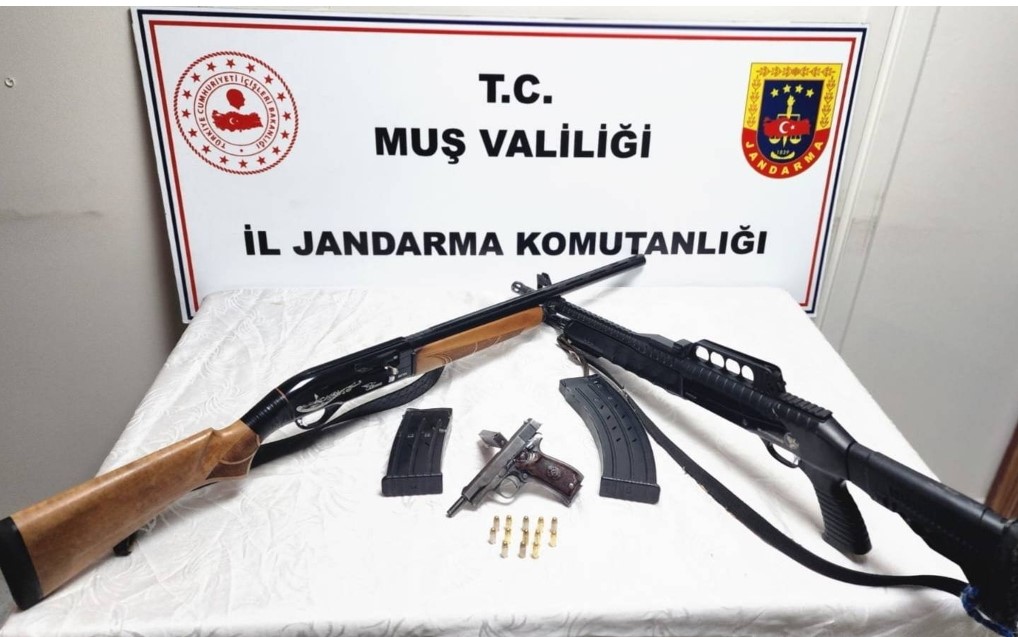 Muş’ta ruhsatsız silah operasyonu: 3 şüpheli gözaltına alındı
