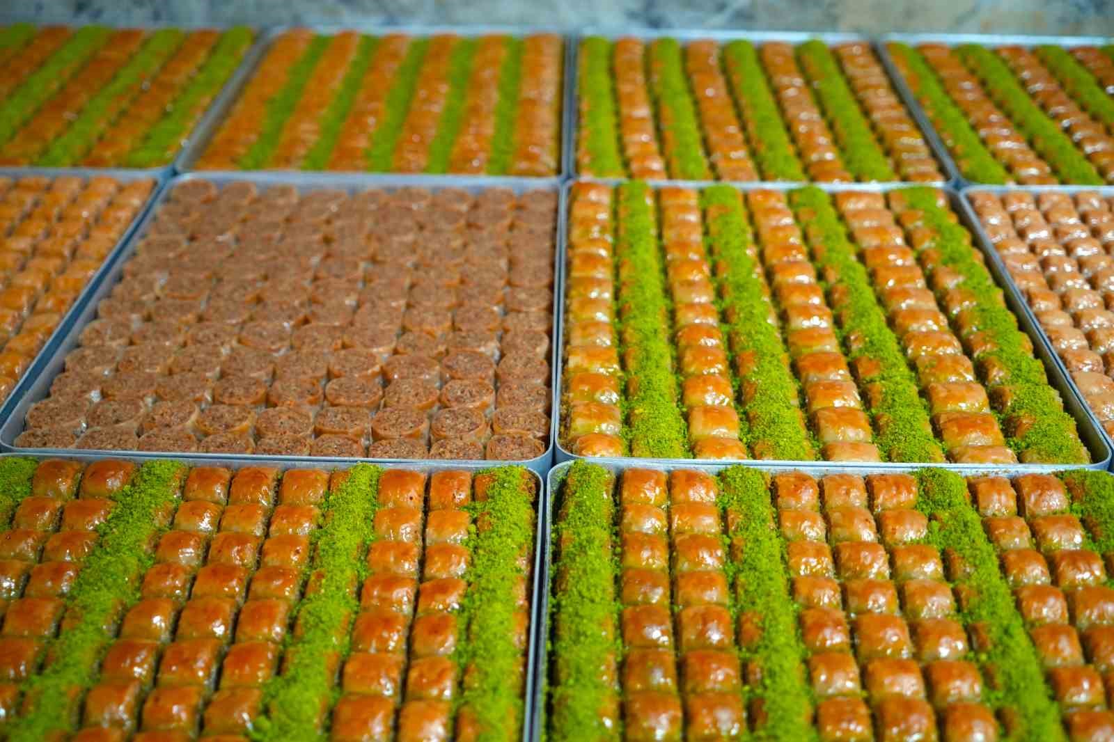 Muş’ta tatlıcıların yoğun bayram mesaisi
