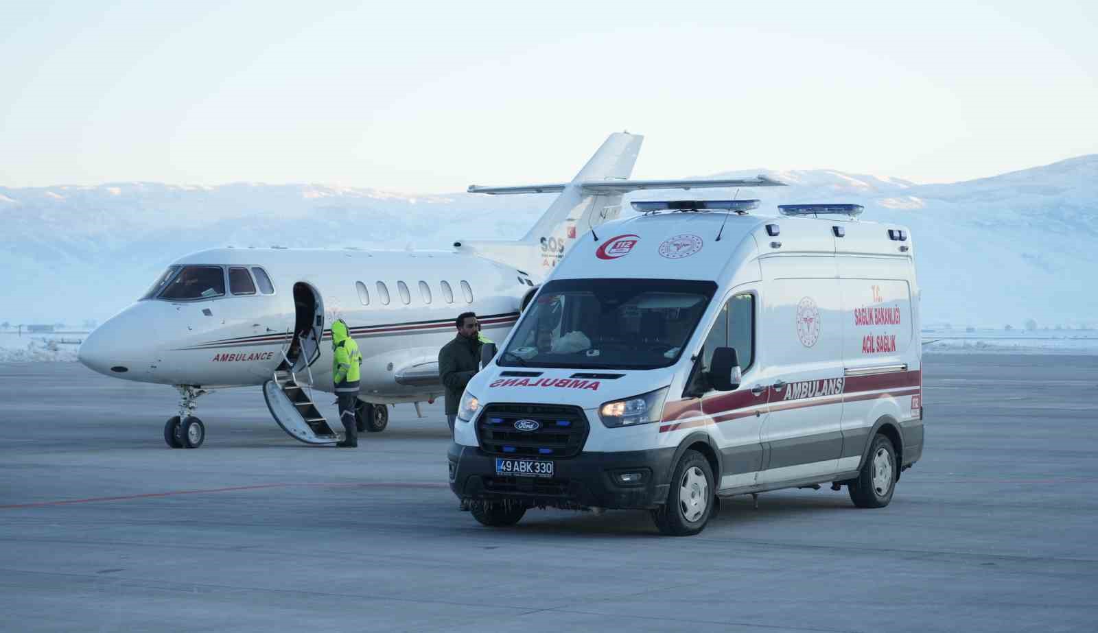 Muş’ta tedavi gören hasta, uçak ambulansla Ankara’ya nakledildi
