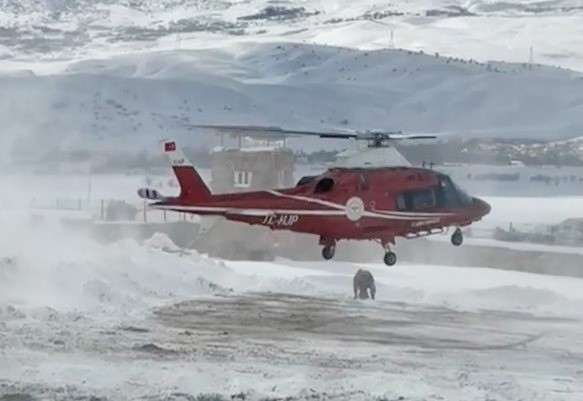 Muş’ta yenidoğan bebek için ambulans helikopter havalandı
