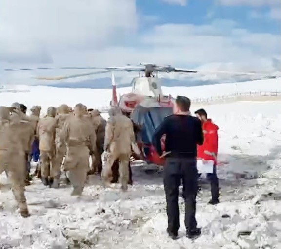 Muş’ta yenidoğan bebek için ambulans helikopter havalandı
