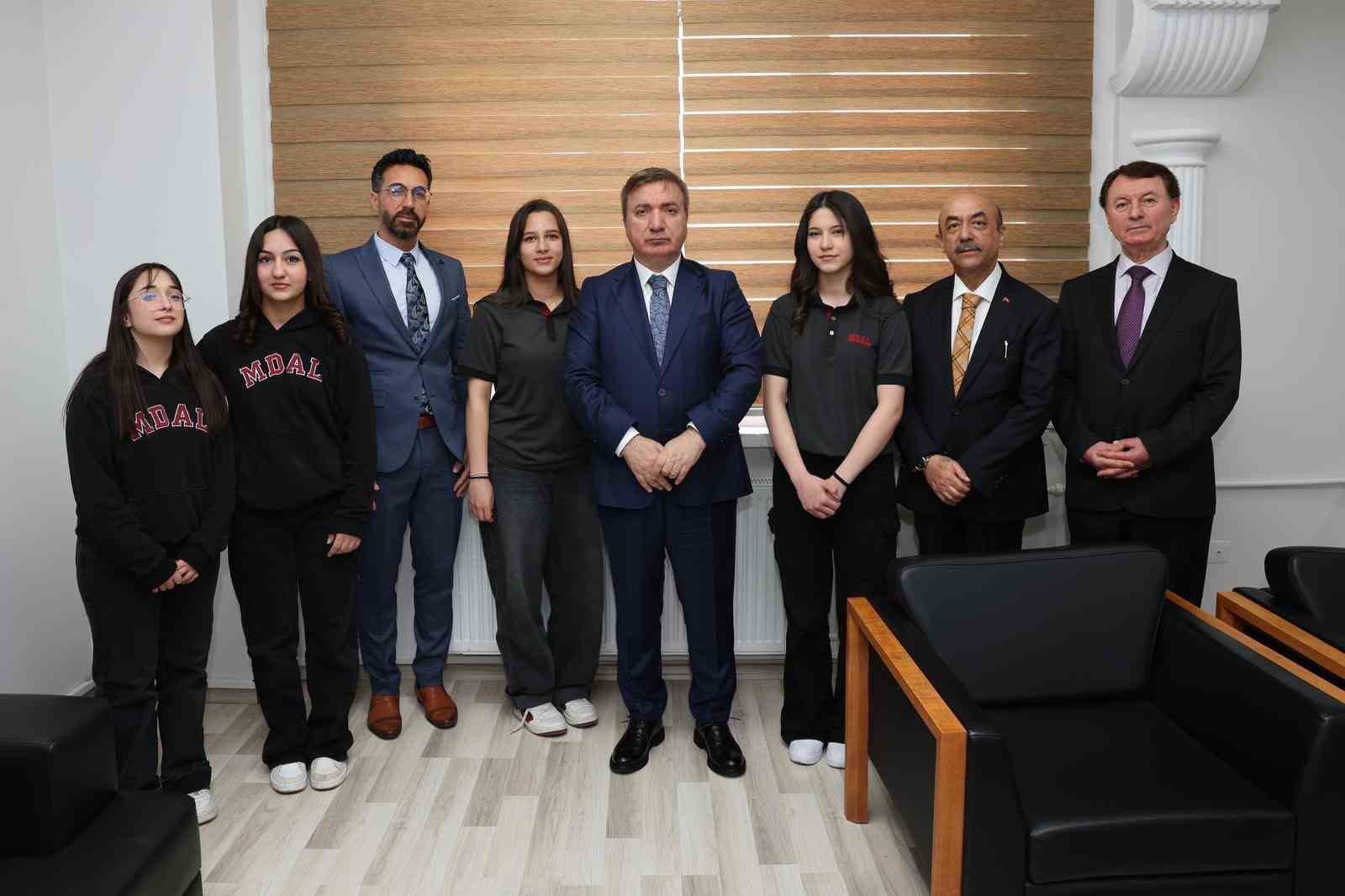 Mustafa Doğan Anadolu Lisesi’nde şehitler için saygı programı
