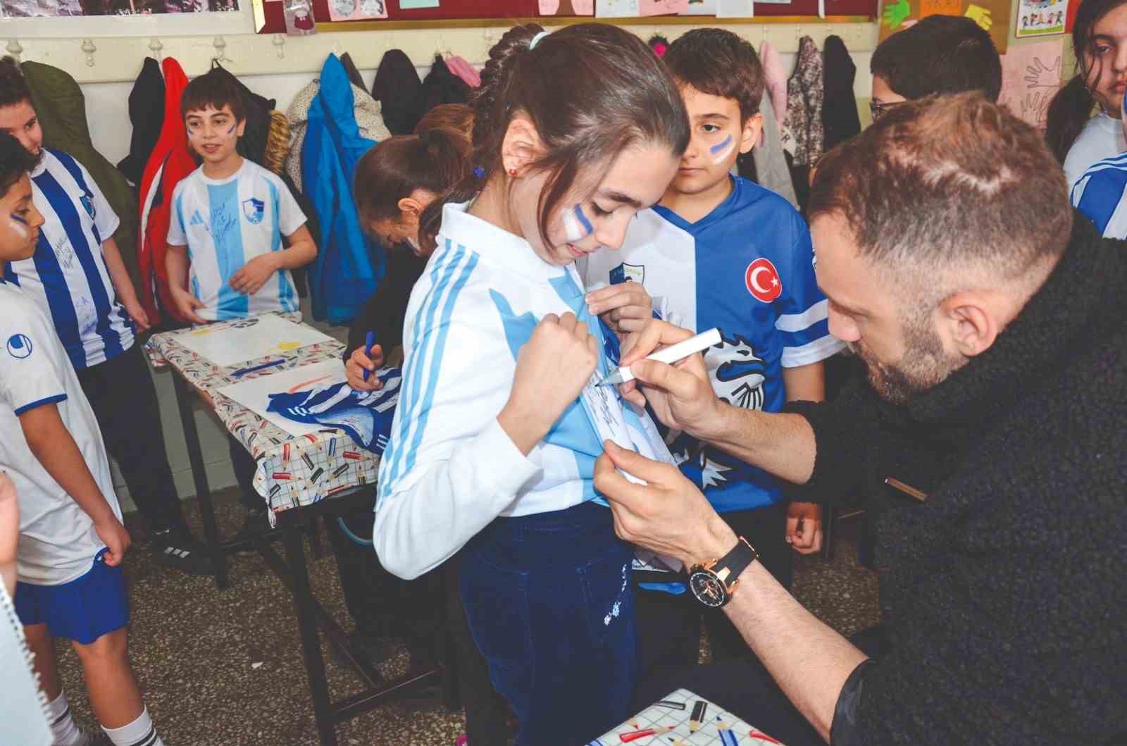 Mustafa Yumlu ve  Sefa Akgün çocukların çağrısını cevapsız bırakmadı

