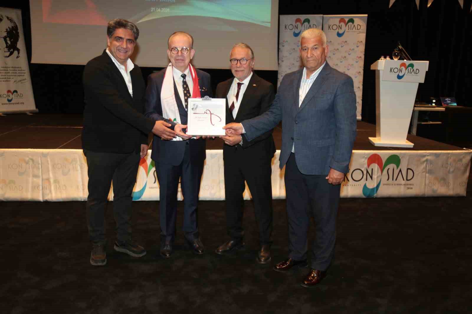 Müstafi Tümamiral Prof. Dr. Cihat Yaycı: "ABD istikrar değil, istikrarsızlık ister"
