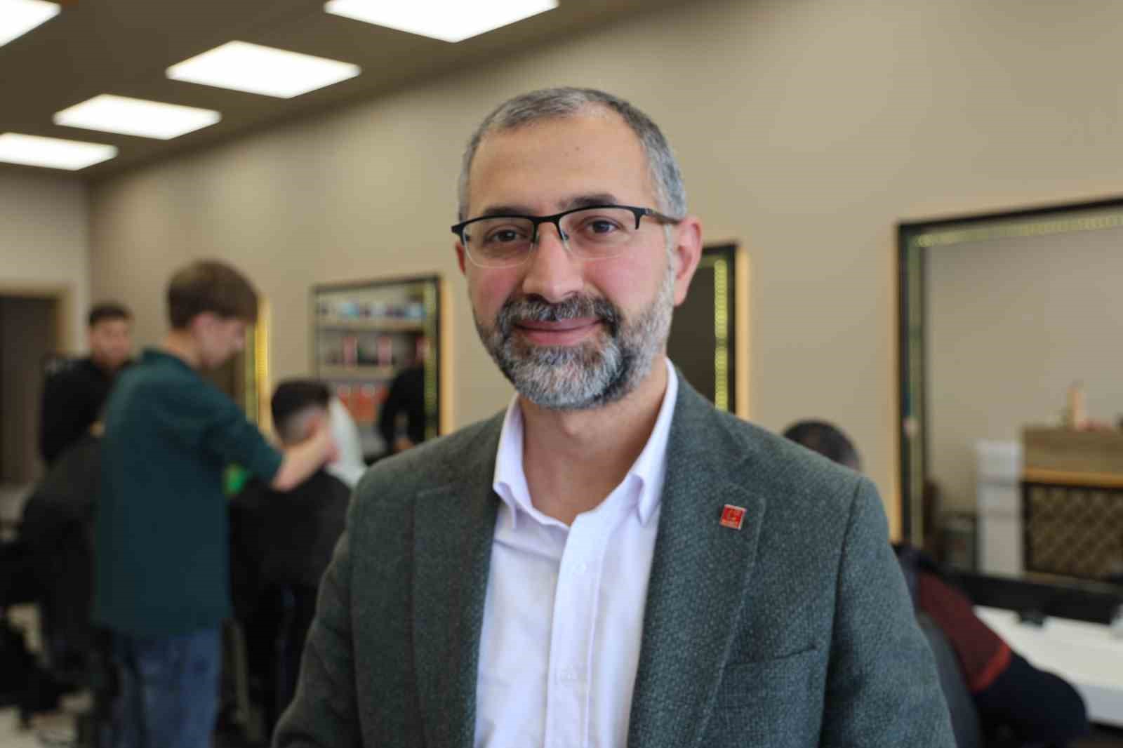 Müşteriler tıraşı son güne bıraktı: Berberler yoğunluktan randevu sistemine geçti
