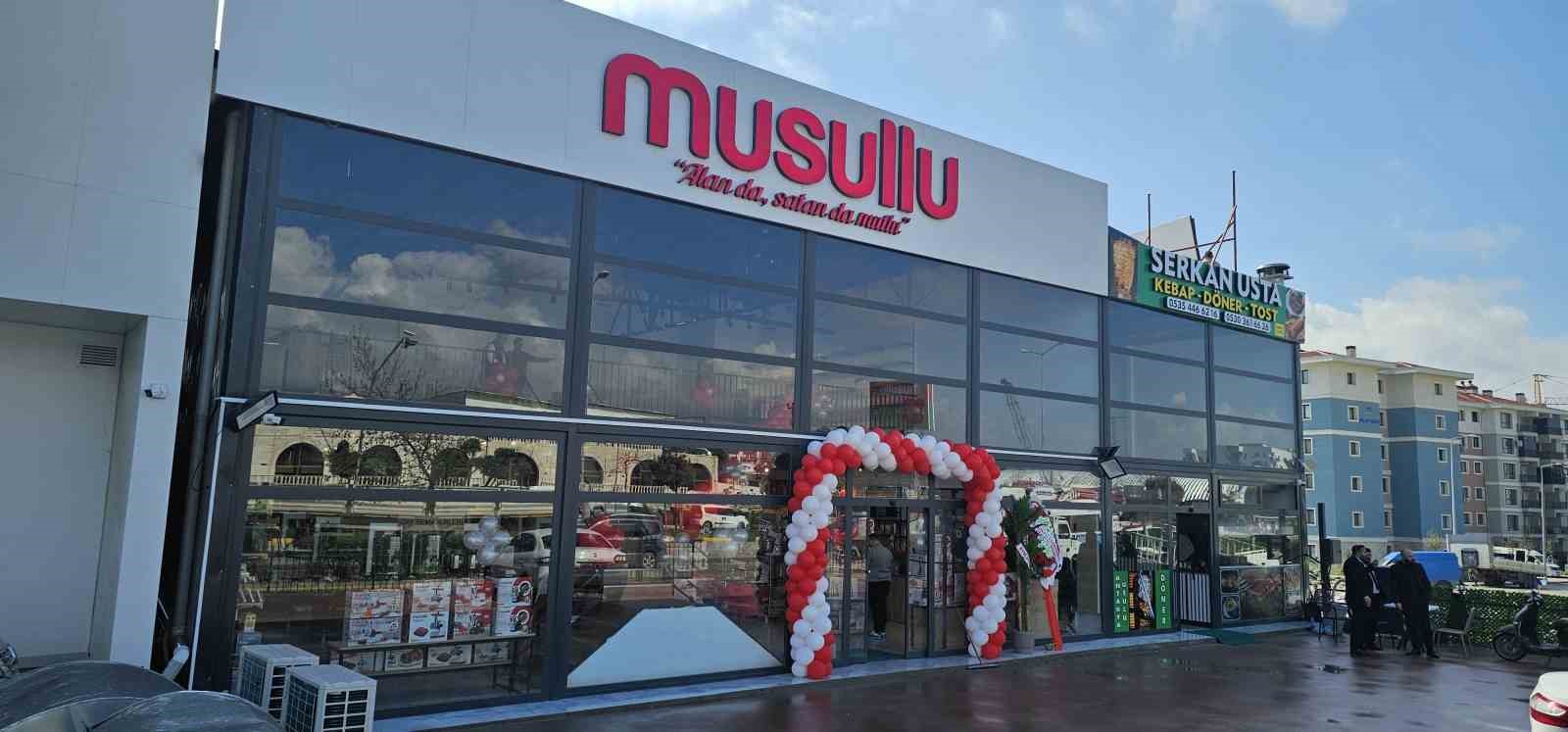 Musullu’nun Antakya’daki yeni şubesi açıldı: Kurdele işçilerle birlikte kesildi
