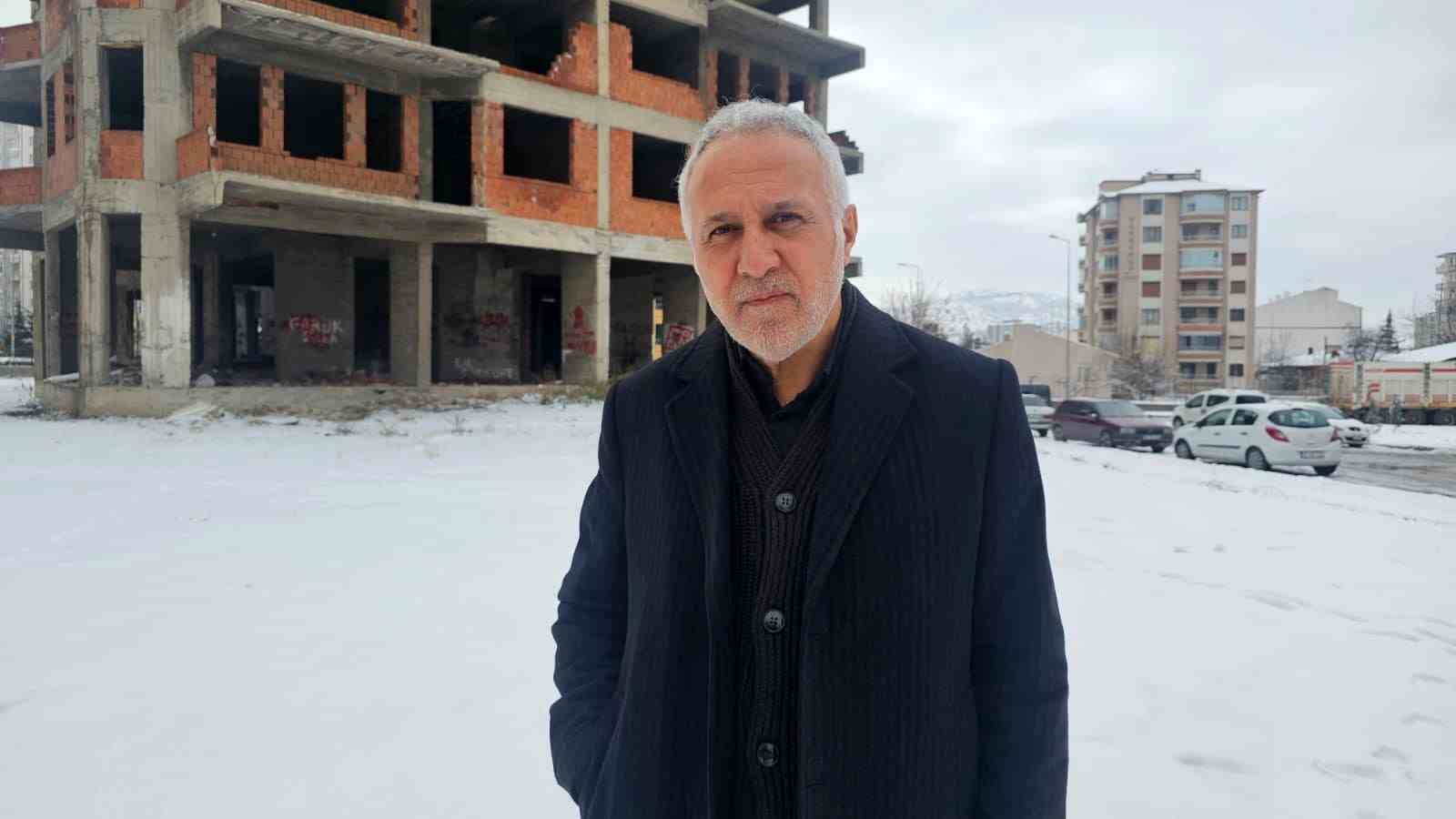 Müteahhit mağduriyetlerine ’tek ruhsat’ önerisi
