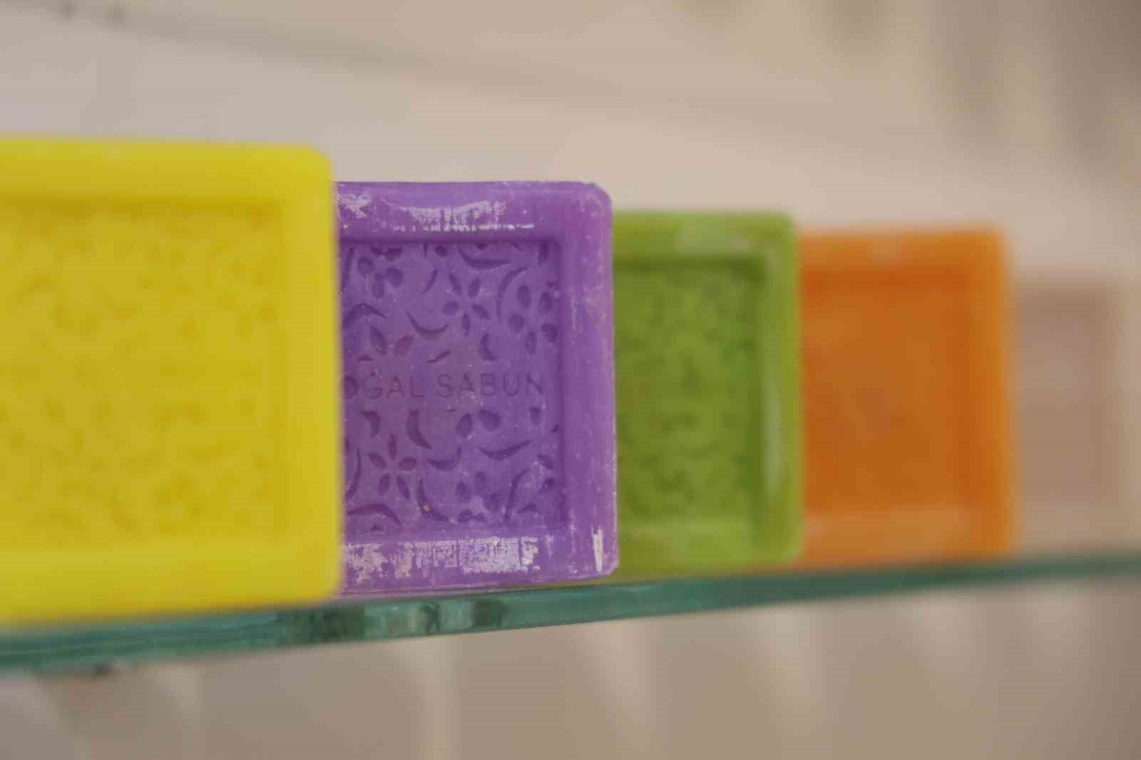 Mutfağında 3 çeşitle başladı, 100 çeşitle dükkan açtı
