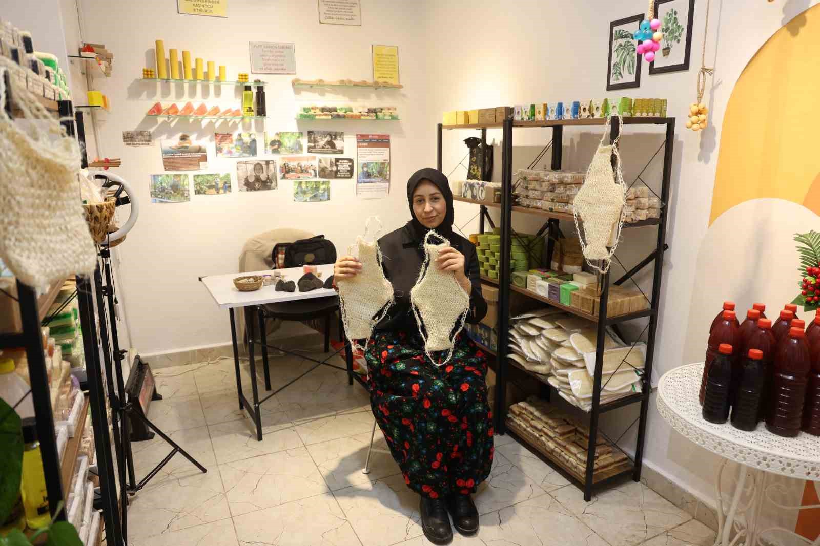 Mutfağında 3 çeşitle başladı, 100 çeşitle dükkan açtı
