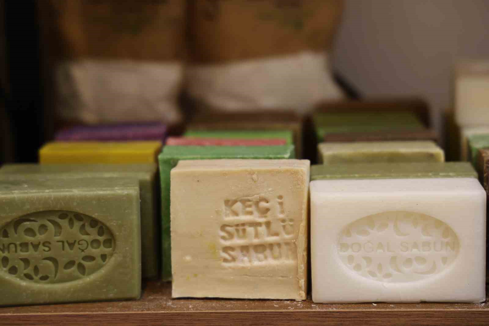 Mutfağında 3 çeşitle başladı, 100 çeşitle dükkan açtı
