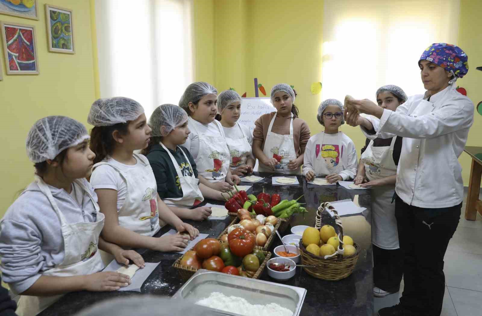 Mutfak Atölyesi çocuklara yeni beceriler kazandırıyor
