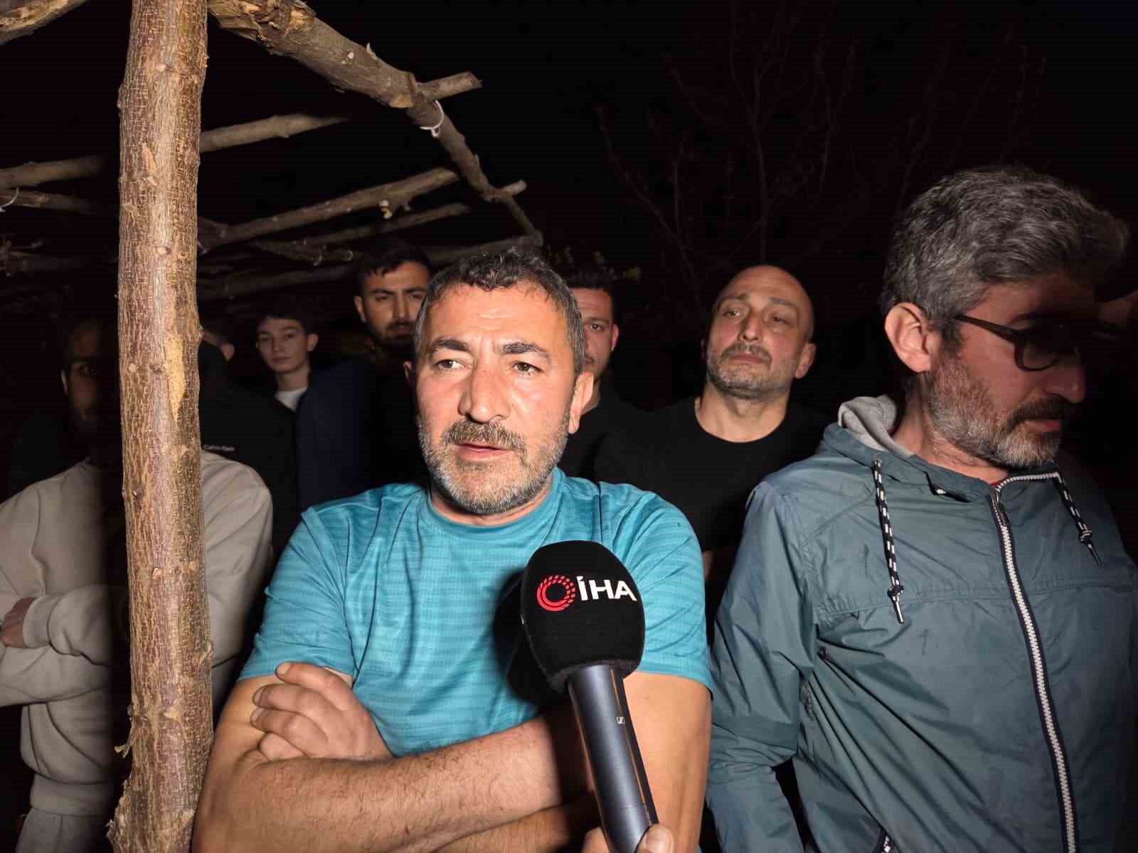 Muz deposu alevlere teslim oldu: 3 saatte kontrol altına alındı
