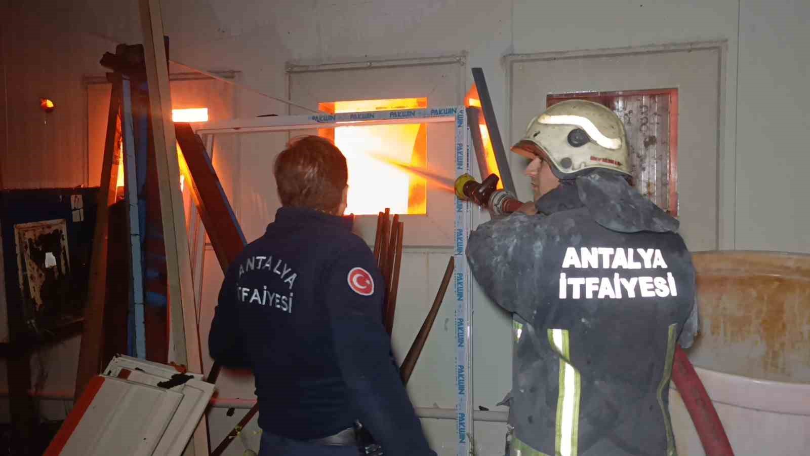 Muz paketleme tesisinde çıkan yangın korku dolu anlar yaşattı
