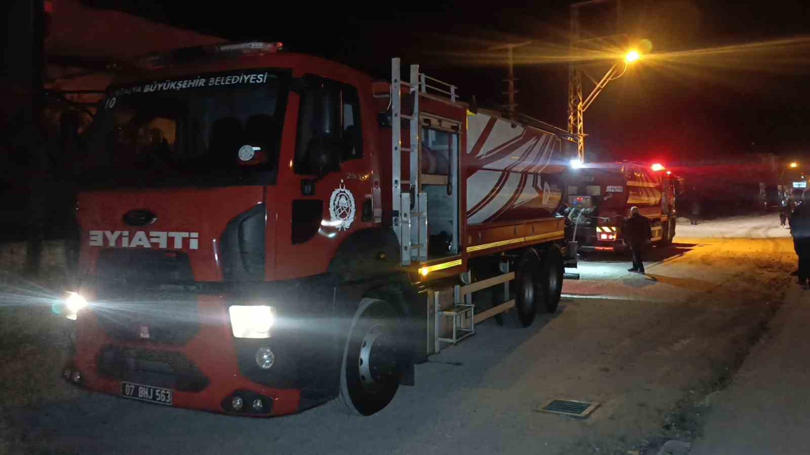 Muz paketleme tesisinde çıkan yangın korku dolu anlar yaşattı
