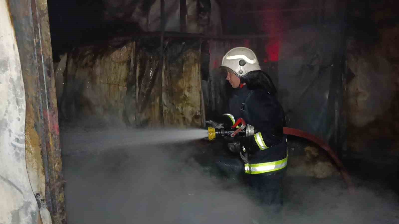 Muz paketleme tesisinde çıkan yangın korku dolu anlar yaşattı
