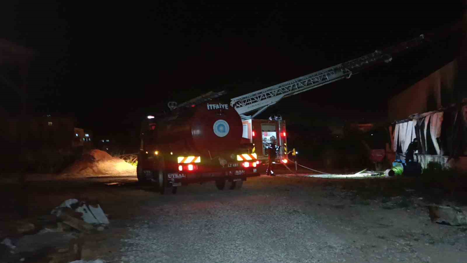 Muz paketleme tesisinde çıkan yangın korku dolu anlar yaşattı
