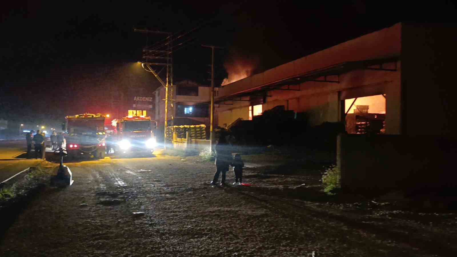 Muz paketleme tesisinde çıkan yangın korku dolu anlar yaşattı
