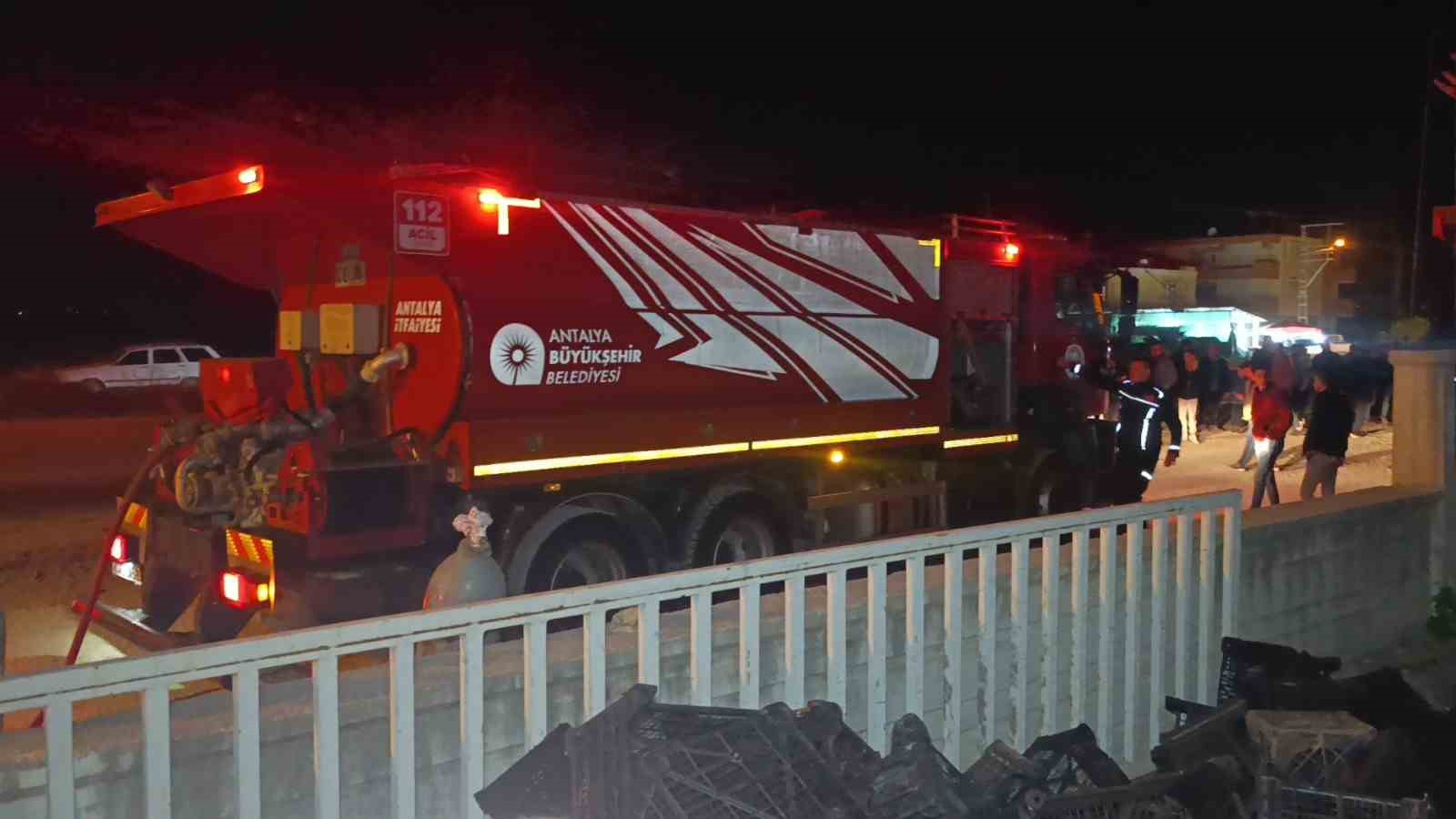 Muz paketleme tesisinde çıkan yangın korku dolu anlar yaşattı
