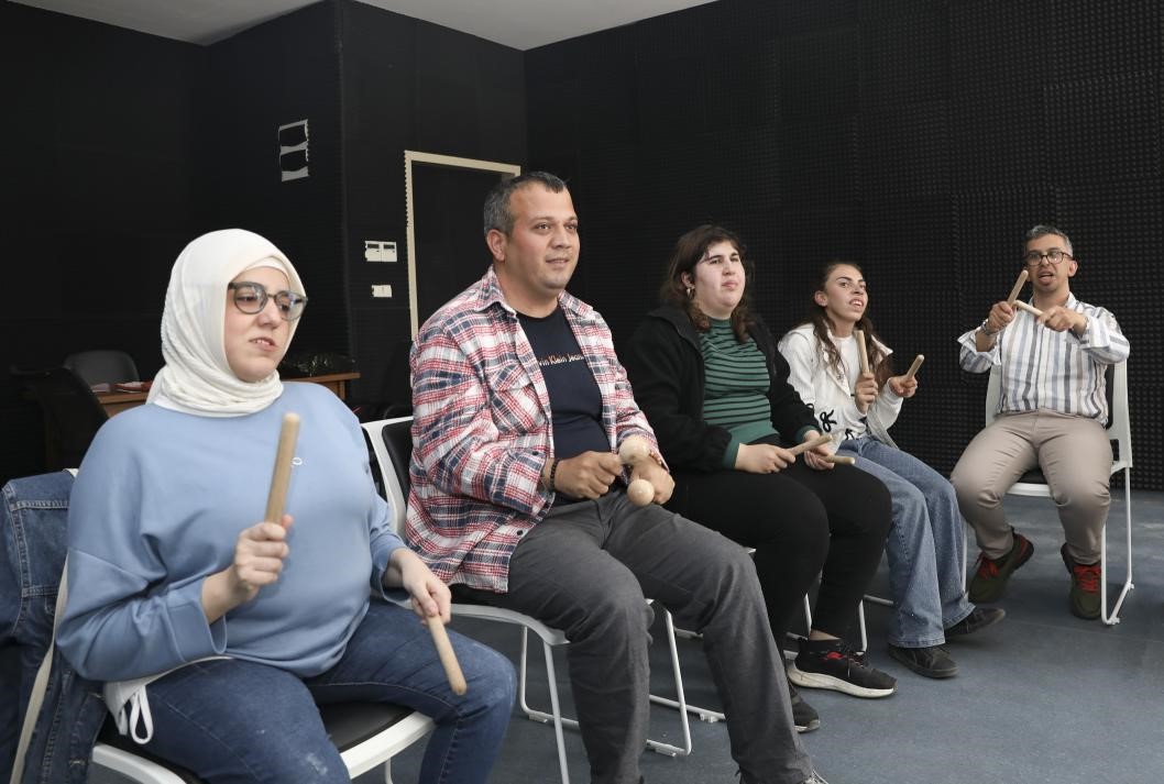 Müzikle engeller aşılıyor
