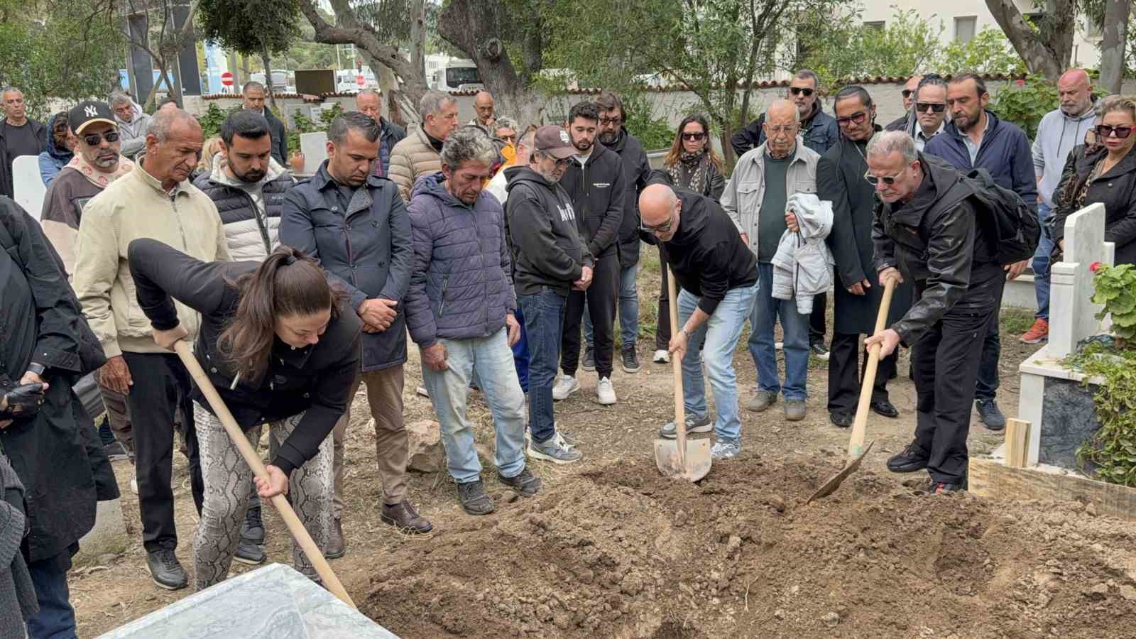 Müzisyen Kemal Cem Öcal, Bodrum’da son yolculuğuna uğurlandı
