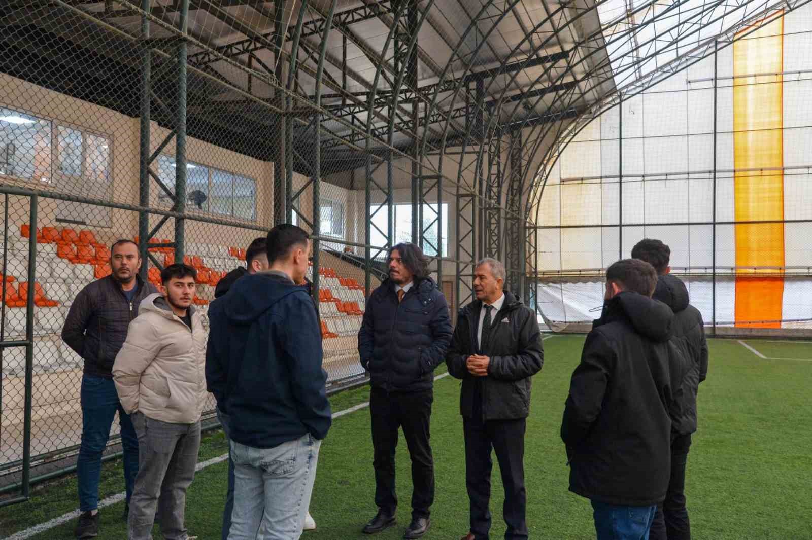 MYO öğrencileri BŞEÜ Merkez Kampüsü gezdi
MYO öğrencileri BŞEÜ Merkez Kampüsü gezdi