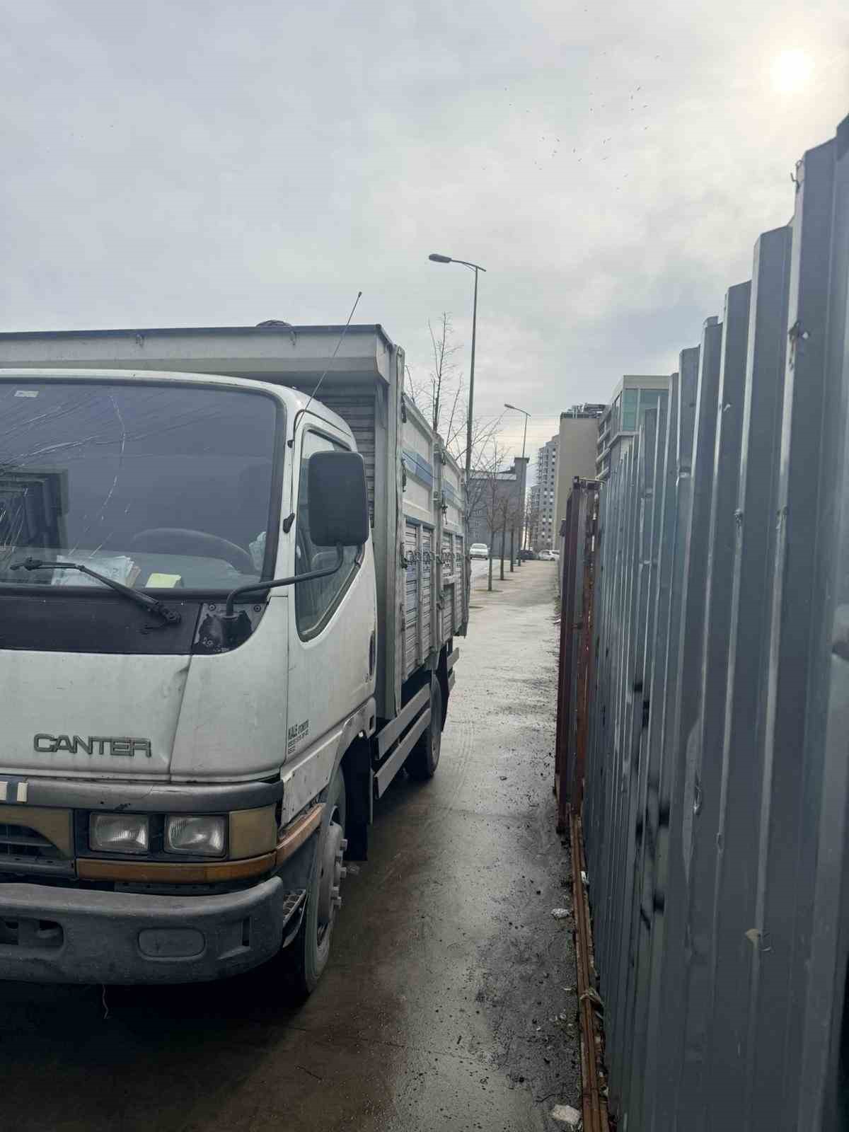 "Nakliye çetesine" İstanbul merkezli 6 ilde operasyon
"Nakliye çetesine" İstanbul merkezli 6 ilde operasyon