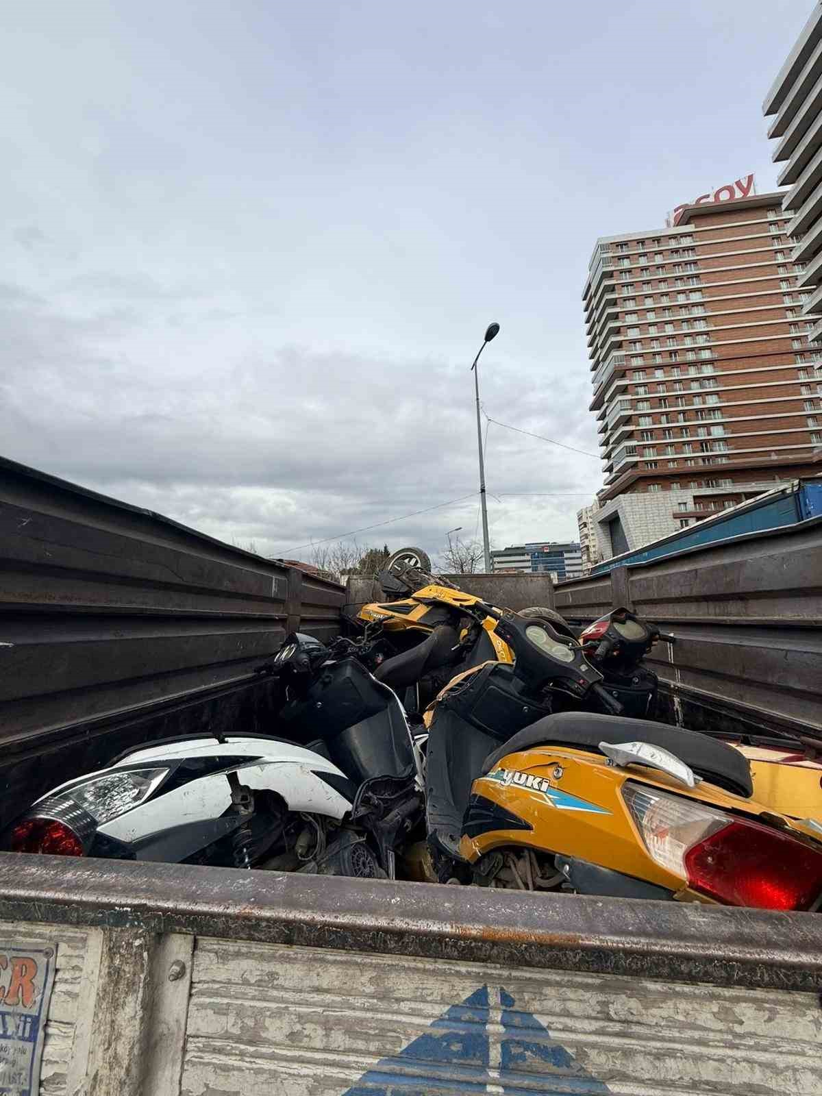 "Nakliye çetesine" İstanbul merkezli 6 ilde operasyon
"Nakliye çetesine" İstanbul merkezli 6 ilde operasyon