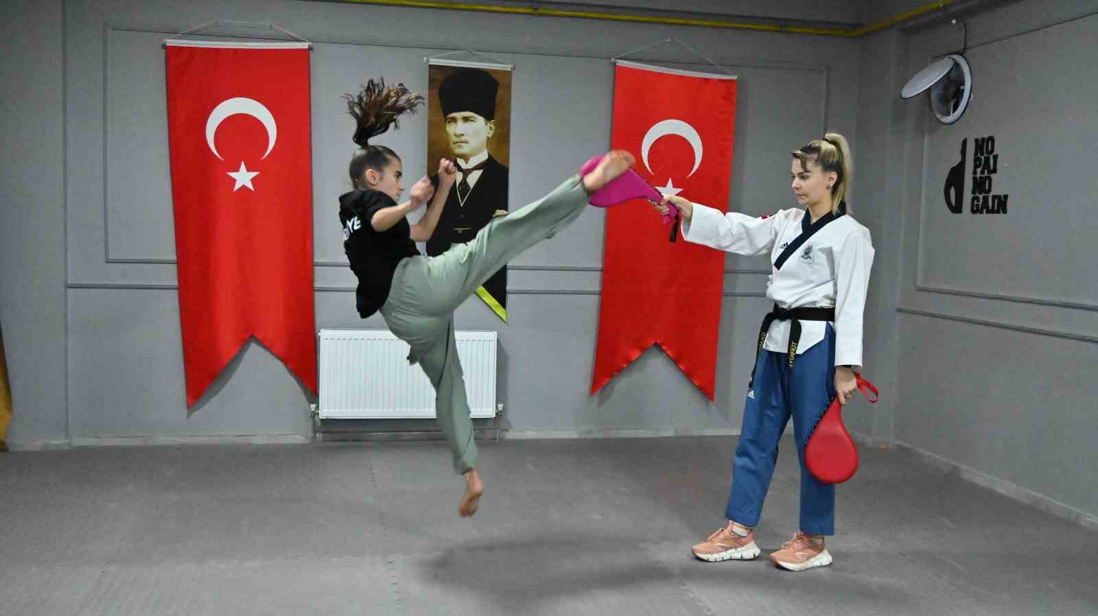 Namağlup taekwondocu 20’nci, öğrencileri de ilk şampiyonluğunu kazandı
Namağlup taekwondocu 20’nci, öğrencileri de ilk şampiyonluğunu kazandı