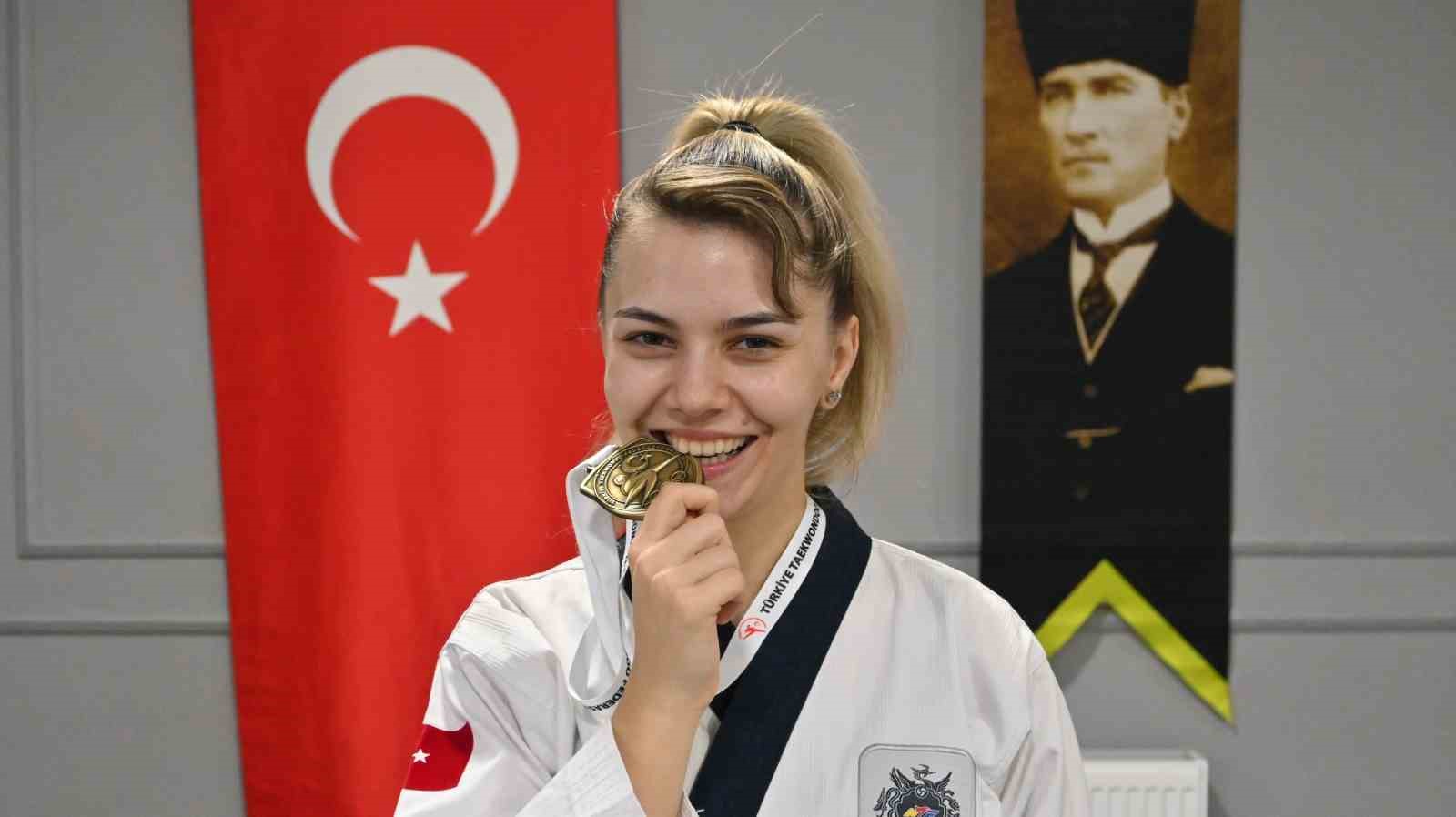 Namağlup taekwondocu 20’nci, öğrencileri de ilk şampiyonluğunu kazandı
Namağlup taekwondocu 20’nci, öğrencileri de ilk şampiyonluğunu kazandı