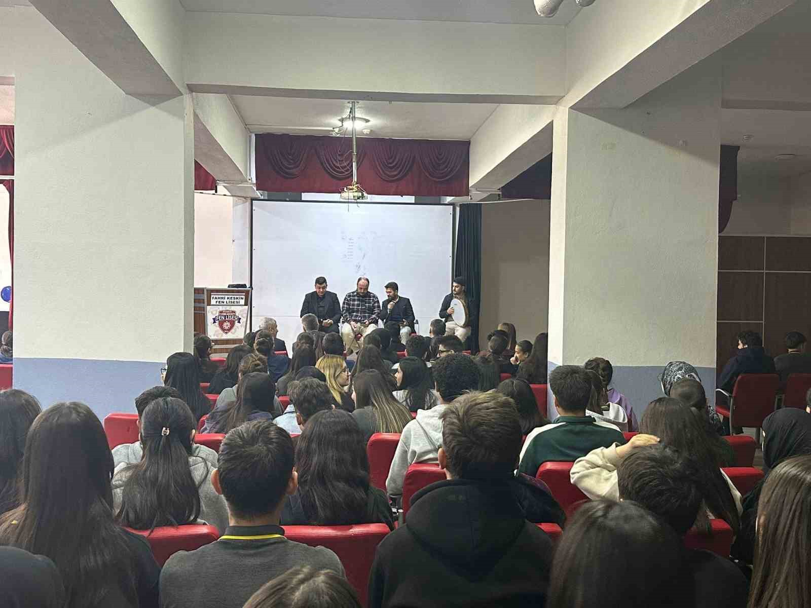 ’Namaz Ağacı’ yarışmasında dereceye giren fen liseli gençlere ödülleri verildi
