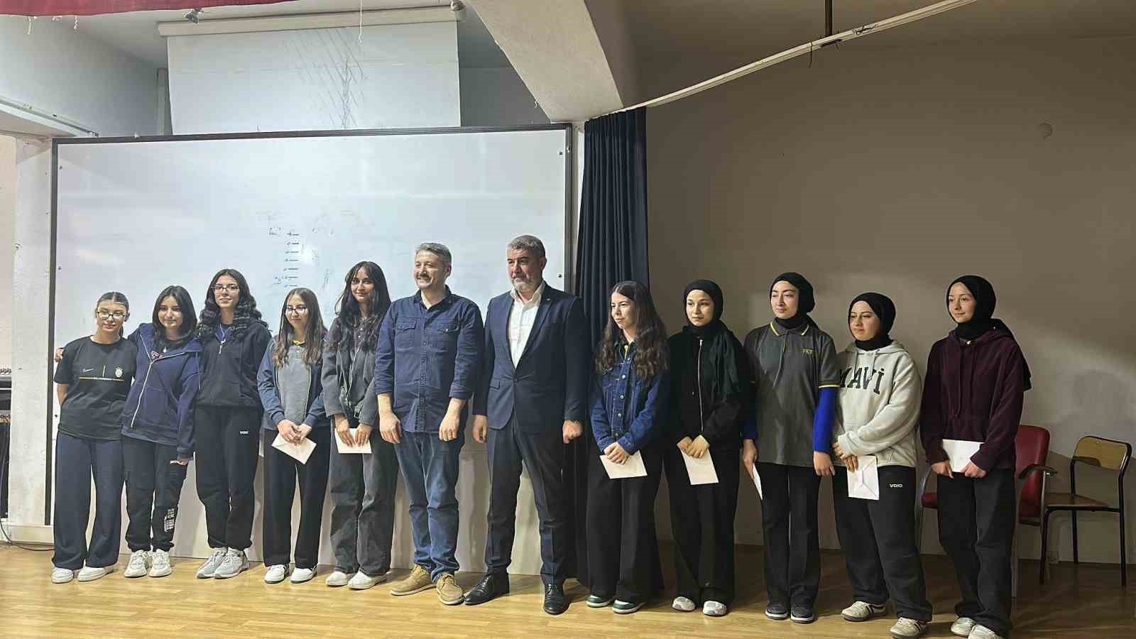 ’Namaz Ağacı’ yarışmasında dereceye giren fen liseli gençlere ödülleri verildi
