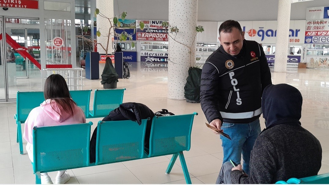 Narkotik ekiplerinden önleyici bilgilendirme çalışması
