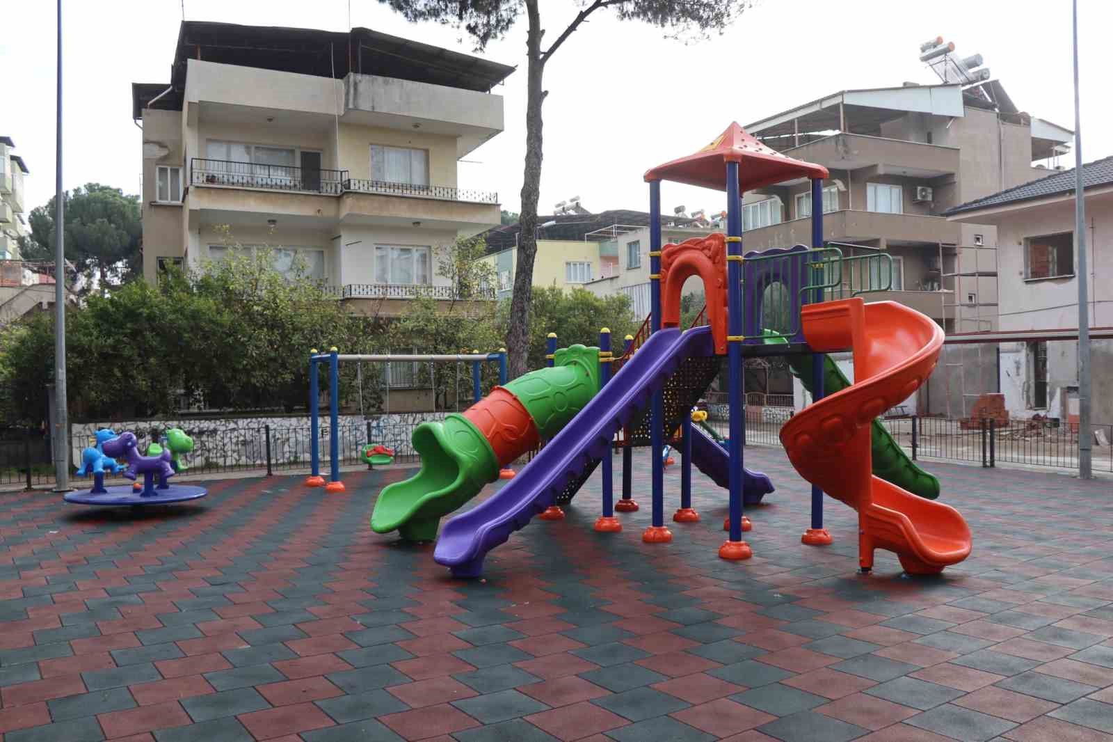 Nazilli Belediyesi çocuk parklarını yeniliyor
