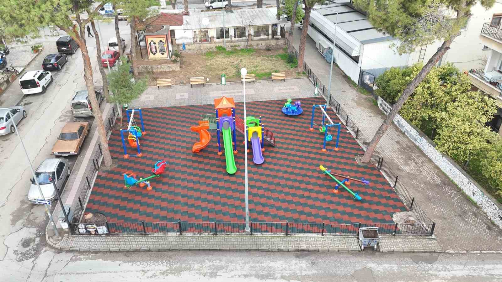 Nazilli Belediyesi çocuk parklarını yeniliyor
