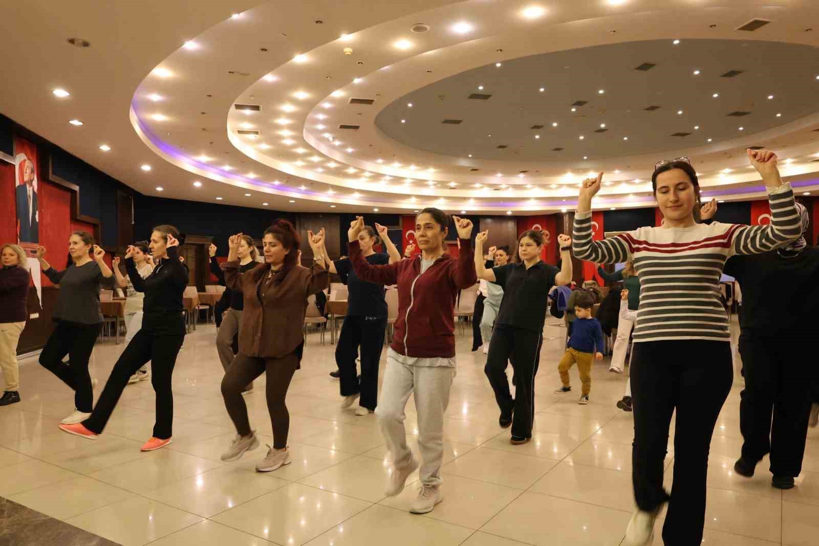 Nazilli Belediyesi halkoyunları ekipleri çalışmalarını sürdürüyor
