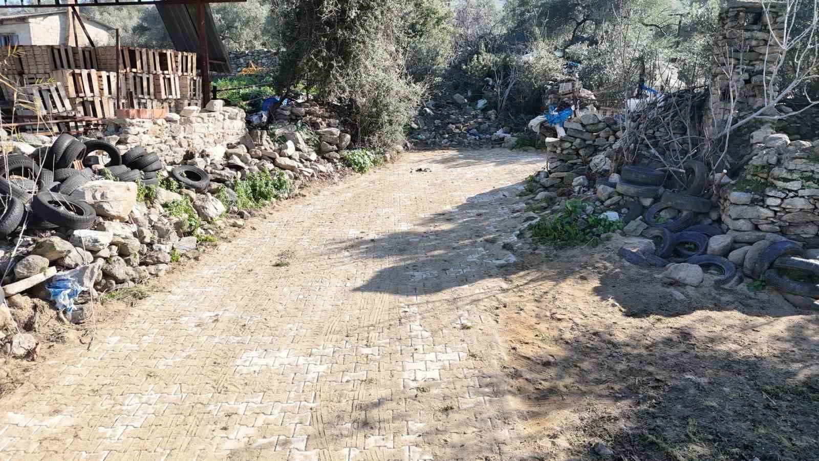 Nazilli Belediyesi’nden Pirlibey’de 4 ayrı yol çalışması
