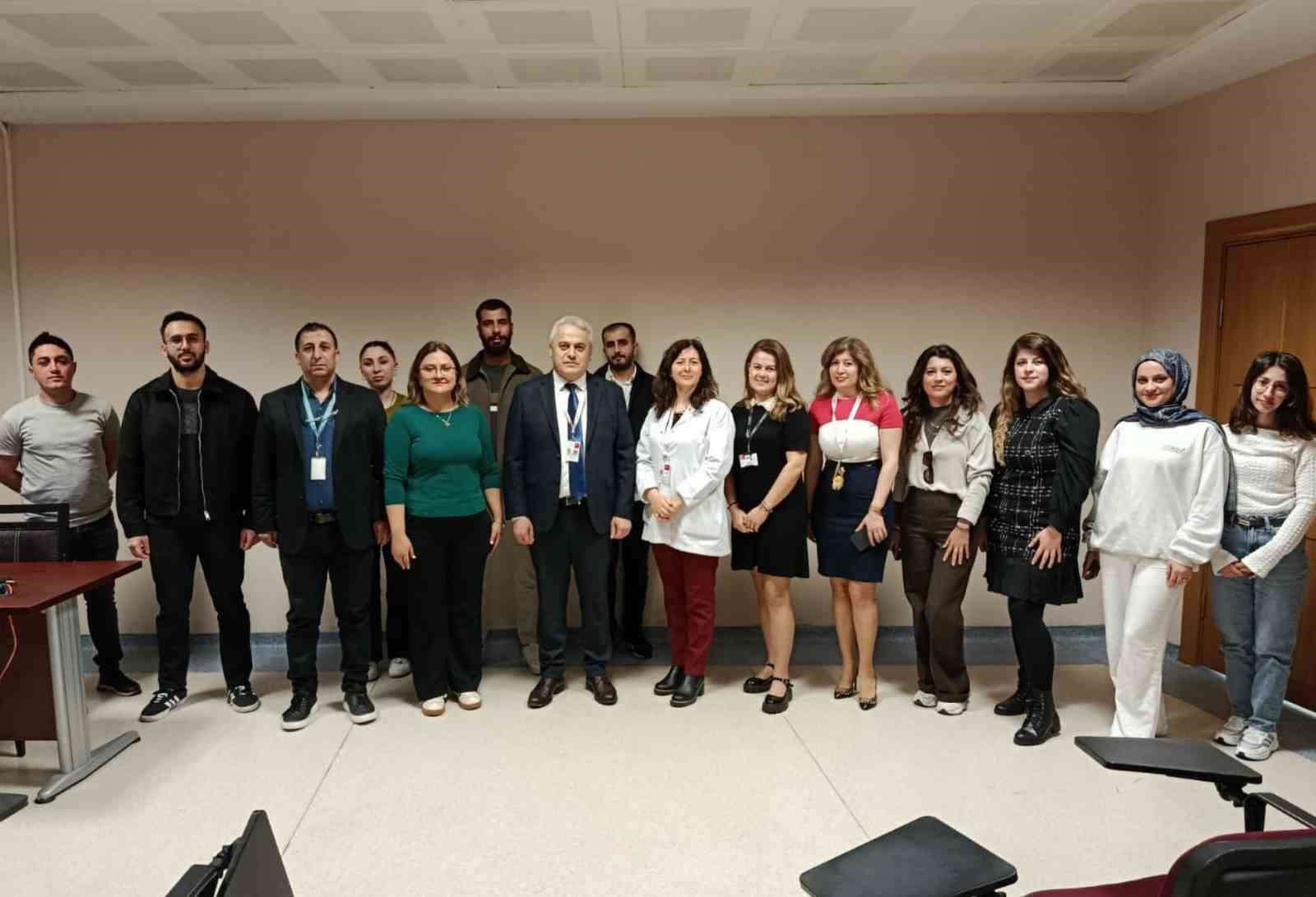 Nazilli Devlet Hastanesi’nde acil bakım hemşireliği eğitimi başladı
