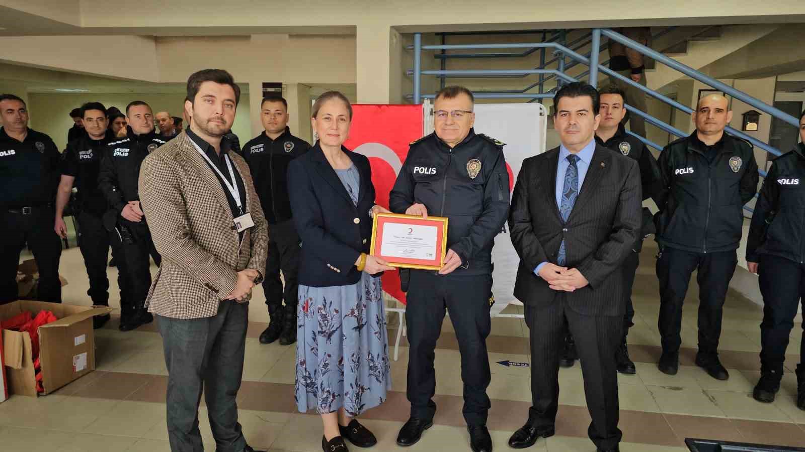 Nazilli’de Emniyet Teşkilatı’ndan Kızılay’a kan desteği
