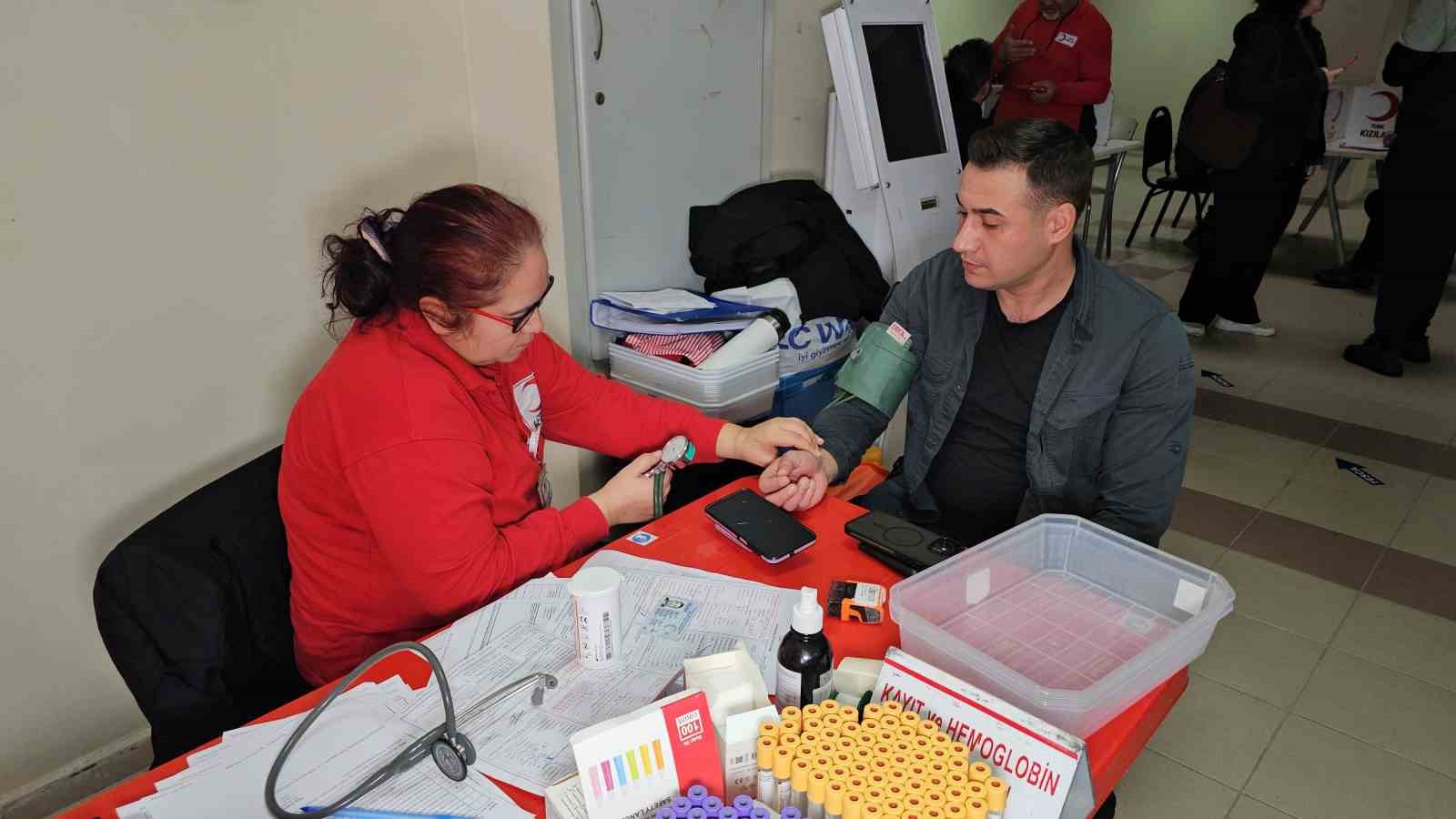 Nazilli’de Emniyet Teşkilatı’ndan Kızılay’a kan desteği
