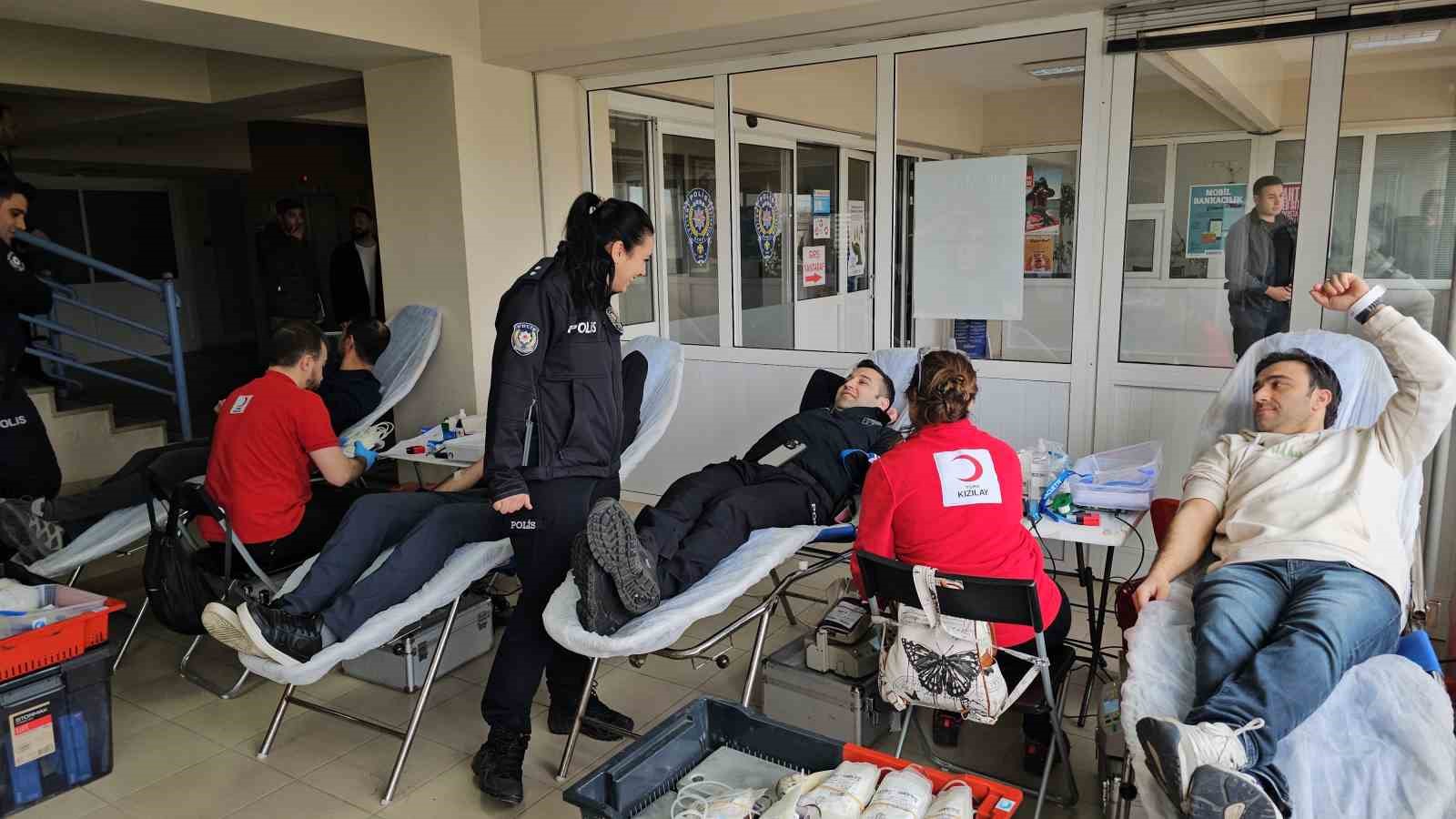 Nazilli’de Emniyet Teşkilatı’ndan Kızılay’a kan desteği
