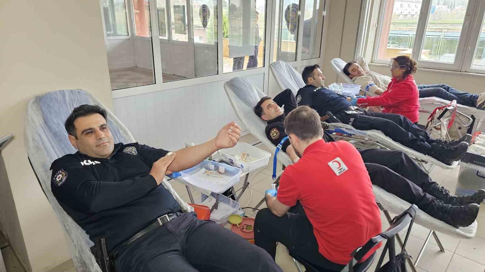 Nazilli’de Emniyet Teşkilatı’ndan Kızılay’a kan desteği
