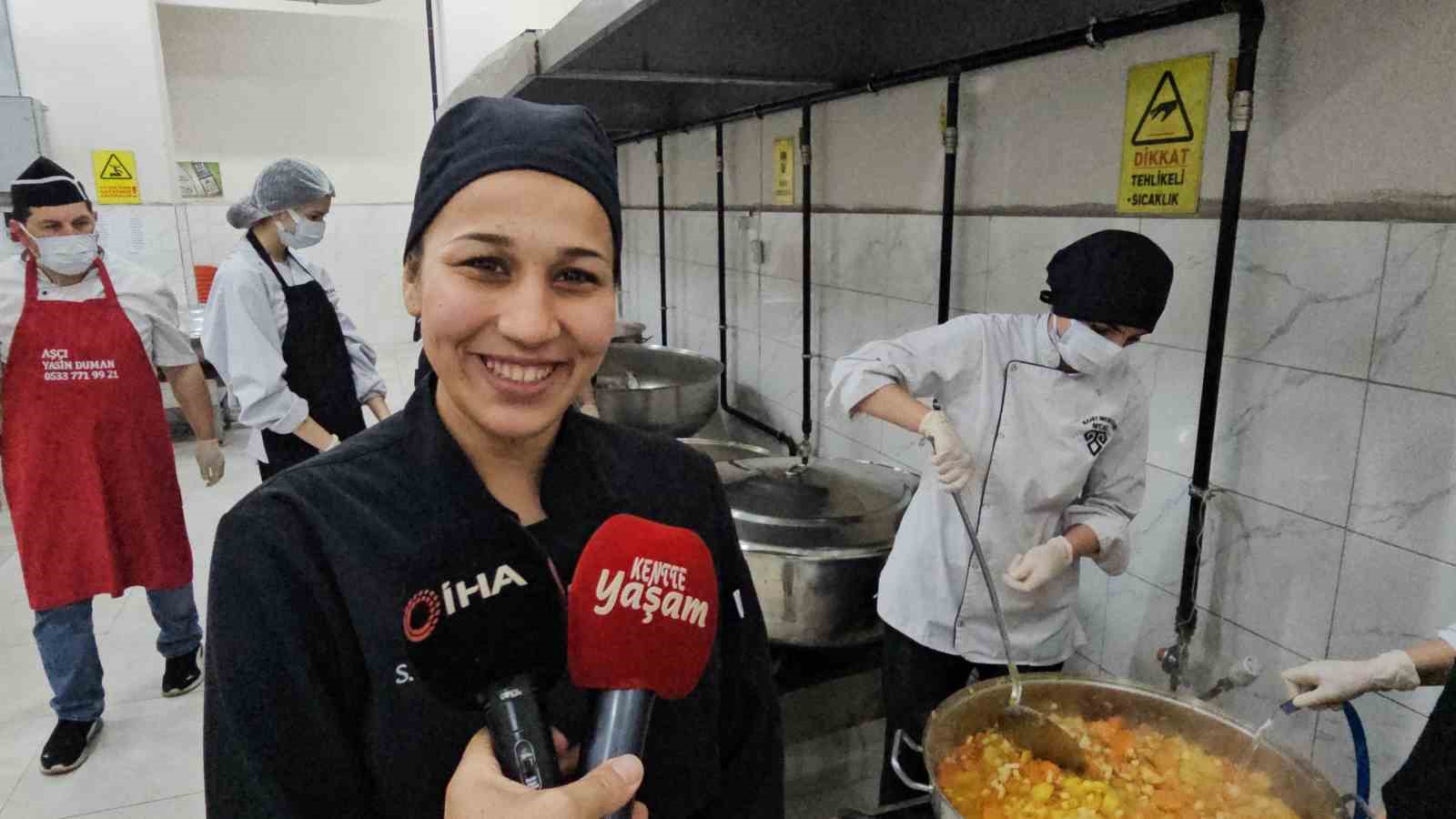 Nazilli’de iftar yemeklerini kız meslek liseliler hazırladı
