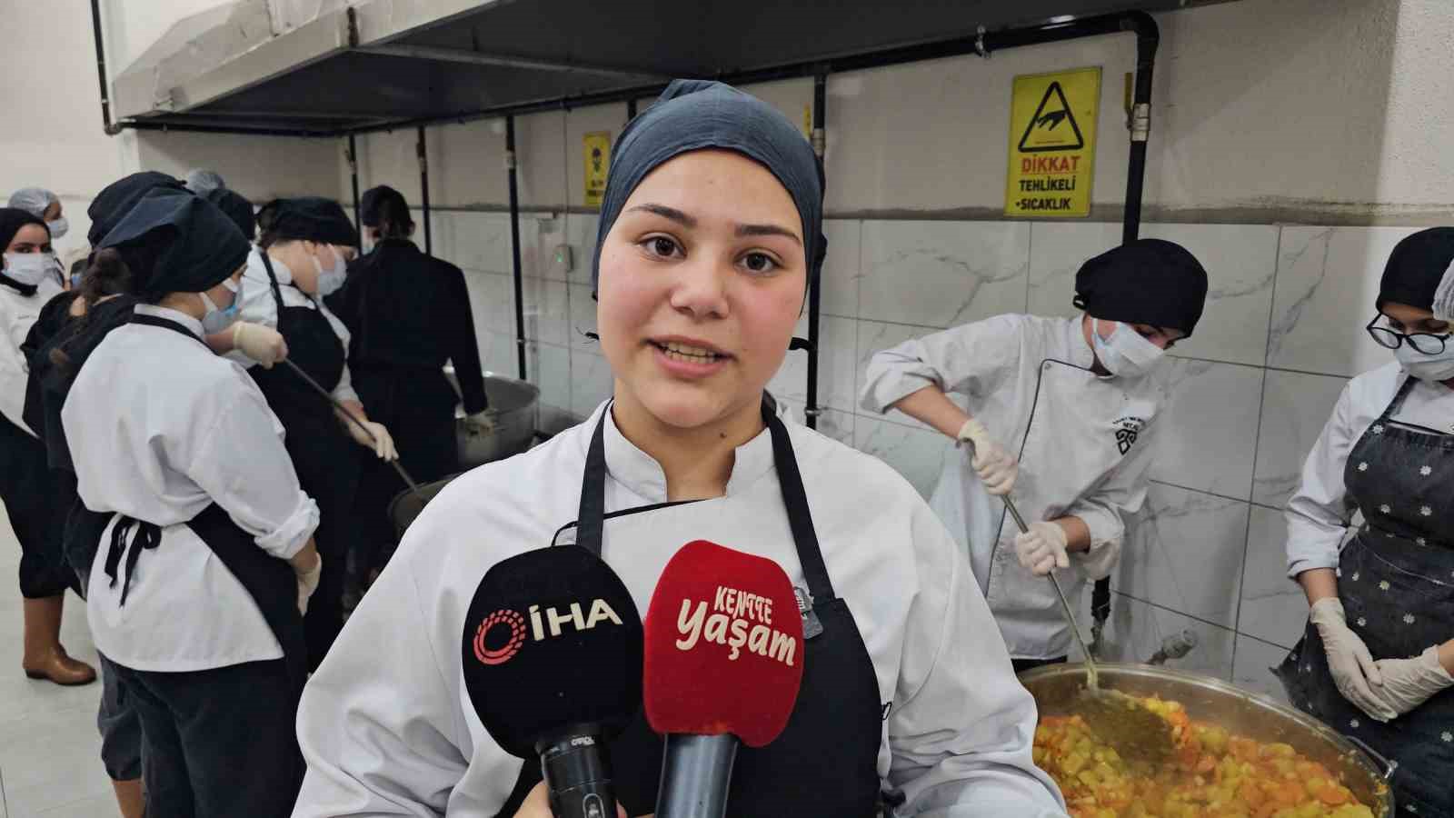 Nazilli’de iftar yemeklerini kız meslek liseliler hazırladı
